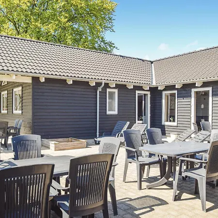 Stunning In Tranekaer With Private Swimming Pool, Be Inside Or Outside Holiday home Hou (Syddanmark)